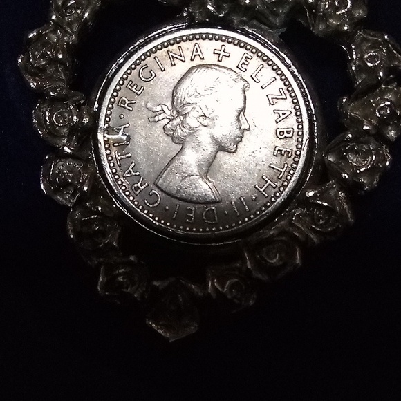 Queen Elizabeth six pence1960 coin heart necklacecollectors piece romantic - Picture 4 of 5
